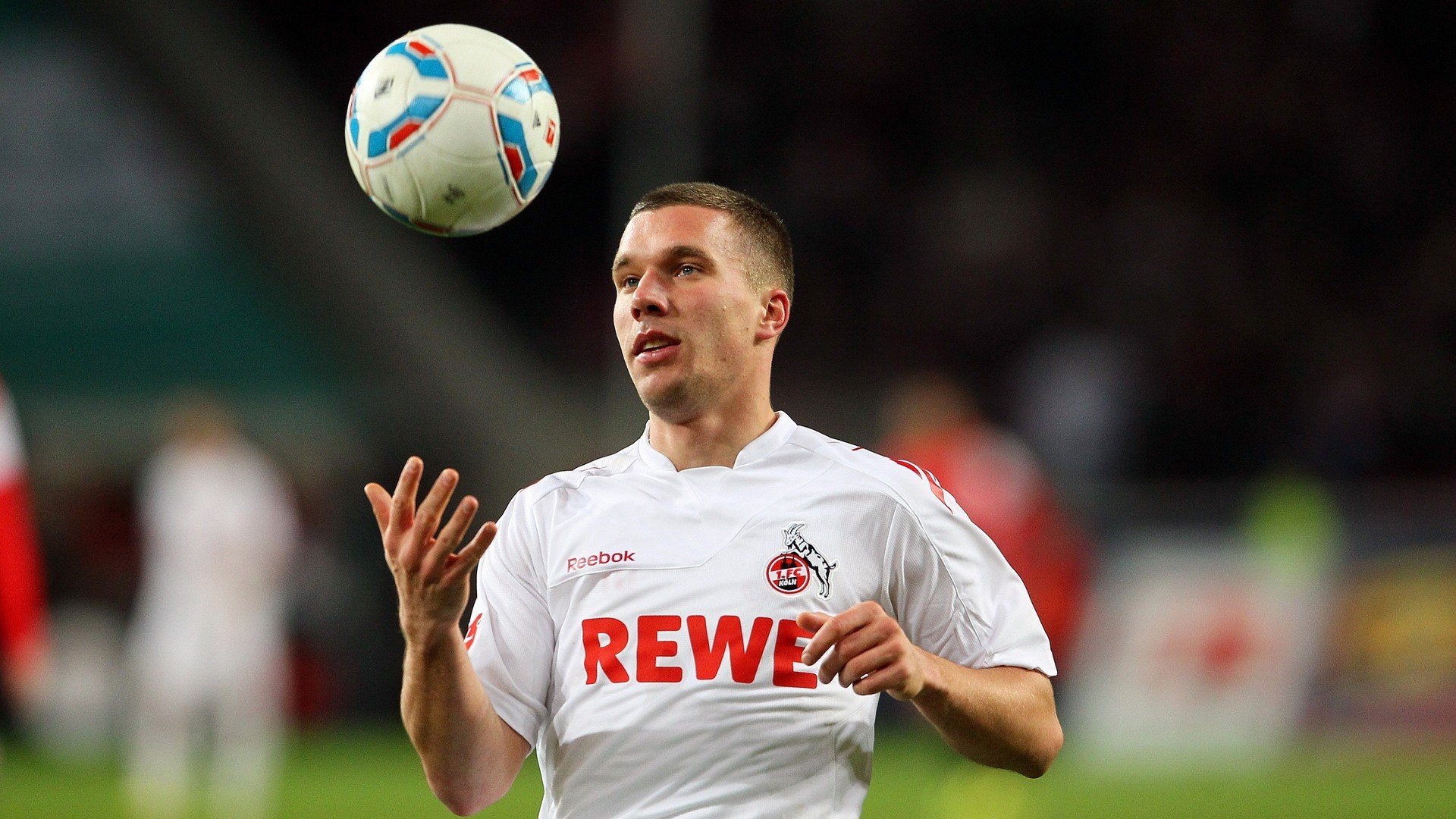 西甲球场上的巅峰竞技:瞬间引爆全场沸腾,西甲球赛