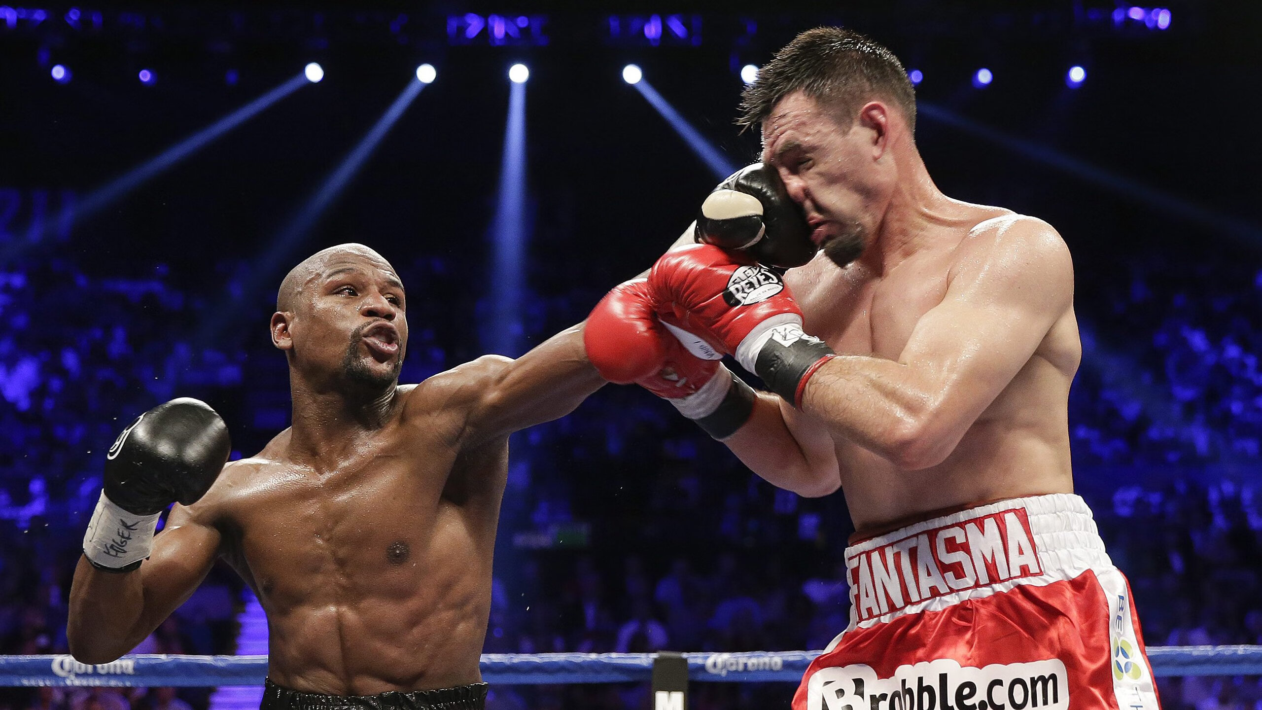 库里担任青少年篮球夏令营总教练,库里初中联赛